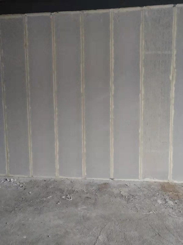 烟台工厂2000平隔墙板安装中